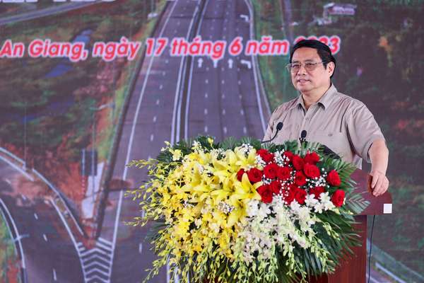 Thủ tướng phát lệnh khởi công tuyến cao tốc gần 45 nghìn tỷ đồng tại ĐBSCL  - Ảnh 3.