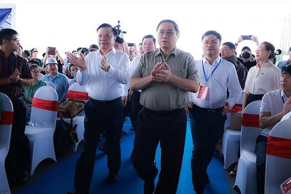 Thủ tướng Phạm Minh Chính, Bí thư Thành ủy Hà Nội Đinh Tiến Dũng và các đại biểu đến tham dự lễ khởi công dự án đường Vành đai 4.