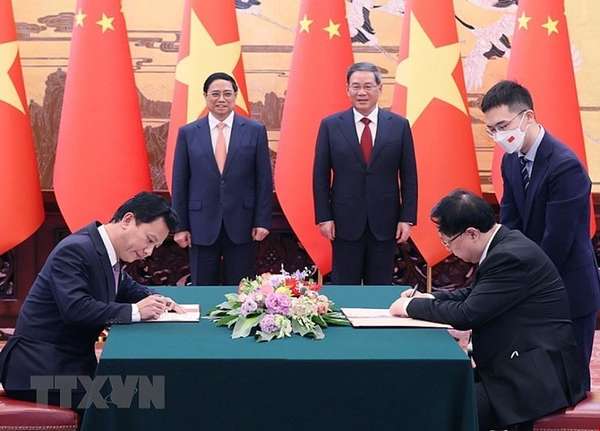 Lễ ký Thỏa thuận Hợp tác Nghiên cứu Quản lý tổng hợp Môi trường Biển và Hải đảo vùng Vịnh Bắc Bộ giữa Bộ Tài nguyên và Môi trường Việt Nam và Bộ Tài nguyên Thiên nhiên Trung Quốc.