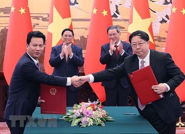 Bộ Tài nguyên và Môi trường Việt Nam và Bộ Tài nguyên Thiên nhiên Trung Quốc ký trao Thỏa thuận Hợp tác Nghiên cứu Quản lý tổng hợp Môi trường Biển và Hải đảo vùng Vịnh Bắc Bộ.