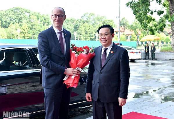 Chủ tịch Quốc hội Vương Đình Huệ chào mừng Chủ tịch Hội đồng Quốc gia Thụy Sĩ Martin Candinas thăm chính thức Việt Nam.