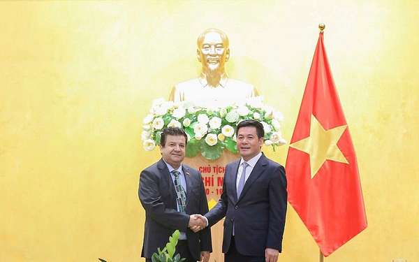 Bộ trưởng Nguyễn Hồng Diên tiếp Đại sứ Đặc mệnh toàn quyền Cộng hòa Chile tại Việt Nam