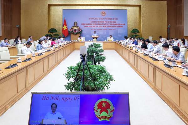 Thủ tướng: Hoàn thành hướng dẫn chính sách đặc thù với TPHCM chậm nhất trong tháng 8 - Ảnh 1.