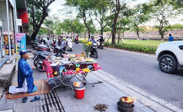 Thừa Thiên Huế: Hàng ngàn người trang nghiêm cúng tế sự kiện “thất thủ kinh đô”