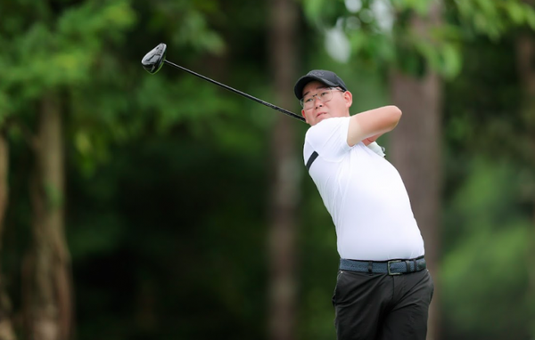 Mirabel Ting Ern Hui và Nguyễn Anh Minh dẫn đầu vòng 2 giải vô địch Golf Nghiệp dư Quốc gia 2023