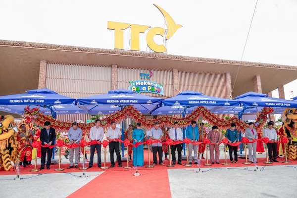 Nghi thức cắt băng khai trương TTC Mekong Aqua Park tọa lạc tại số 547D, đường Nguyễn Đình Chiểu, ấp Phú Chiến, xã Phú Hưng, thành phố Bến Tre.