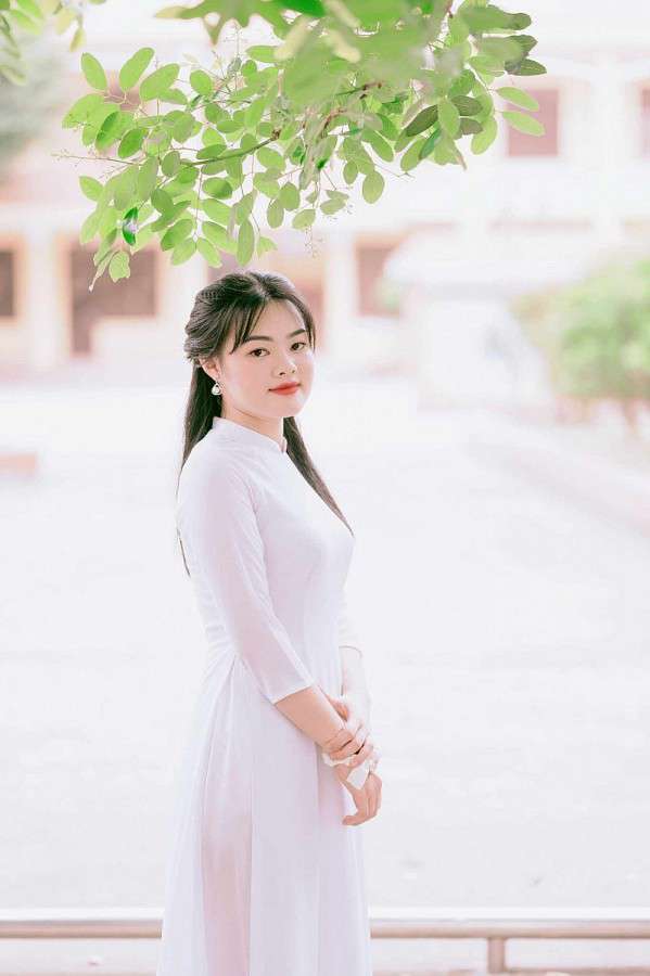 Chân dung nữ thủ khoa khối D01 - Phạm Thị Vân Anh