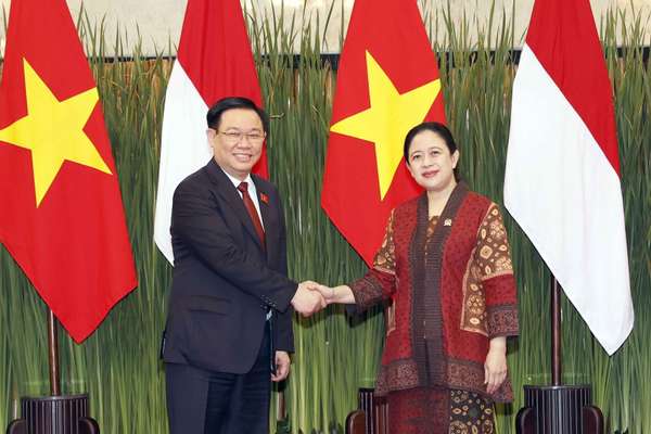 Chủ tịch Quốc hội Vương Đình Huệ và Chủ tịch Hạ viện Indonesia Puan Maharani