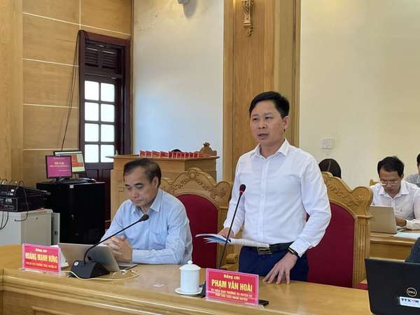 Ông Phạm Văn Hoài, Phó Chủ tịch UBND huyện Tiên Yên chia sẻ tại hội nghị thông tin báo chí