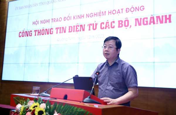 Thứ trưởng Bộ Thông tin và Truyền thông Nguyễn Thanh Lâm phát biểu tại hội nghị.  Ảnh VGP/Quang Thương