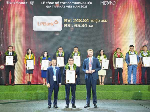 LPBank được vinh danh Top 100 thương hiệu giá trị nhất Việt Nam 2023 - Ảnh 1.
