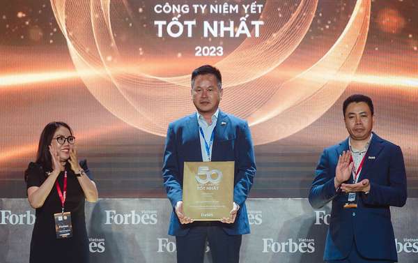 MB vào Top 50 công ty niêm yết tốt nhất Việt Nam 2023 của Forbes - Ảnh 1.