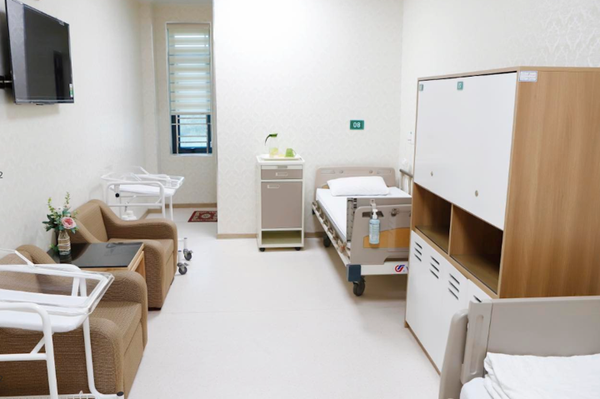 Phòng dịch vụ theo yêu cầu 2 giường tại Khoa Đẻ tự nguyện, Bệnh viện Phụ sản Hà Nội, hiện giá giường dịch vụ cao nhất ở viện này là 3,8 triệu/giường. (Ảnh: BVCC)
