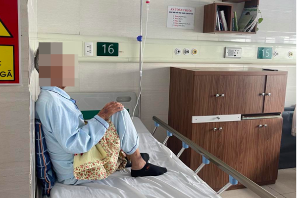 Bệnh nhân sử dụng giường bệnh theo yêu cầu tại Bệnh viện Bạch Mai (Hà Nội). (Ảnh: Phương Thúy)