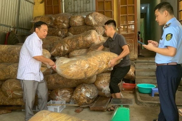 Cao Bằng: Thu giữ 800 kg nguyên liệu thuốc lá không rõ nguồn gốc xuất xứ