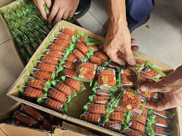 Quản lý thị trường Hà Nội: Tạm giữ hơn 4.000 sản phẩm thực phẩm nghi nhập lậu