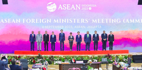 Hội nghị Bộ trưởng Ngoại giao Hiệp hội các quốc gia Đông Nam Á (ASEAN) đã khai mạc tại Jakarta, trước thềm Hội nghị cấp cao ASEAN lần thứ 43 và các Hội nghị cấp cao liên quan
