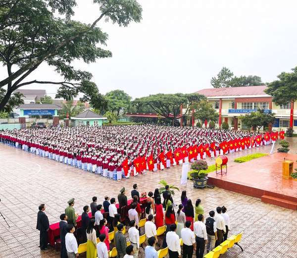 Tỉnh Lâm Đồng trao 200 suất học bổng tặng học sinh nghèo vào Lễ Khai giảng