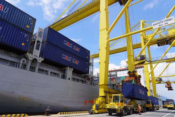 Đà Nẵng đón chuyến tàu container đưa hàng hóa miền Trung đi thẳng đến Hoa Kỳ