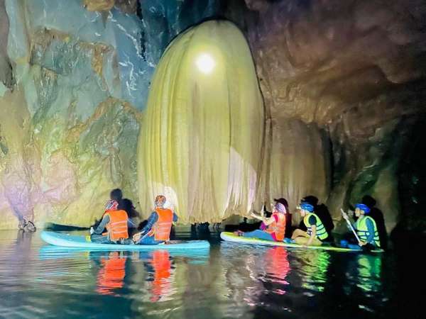 Quảng Bình: Phát hiện hang động mới đẹp mê hồn giữa rừng Trường Sơn