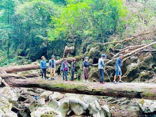 Quảng Bình: Phát hiện hang động mới đẹp mê hồn giữa rừng Trường Sơn