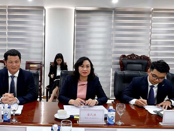 Thứ trưởng Phan Thị Thắng tiếp, làm việc với Phó Chủ nhiệm Uỷ ban Thường vụ Đại hội ĐBND tỉnh Chiết Giang