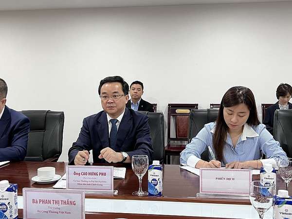 Thứ trưởng Phan Thị Thắng tiếp, làm việc với Phó Chủ nhiệm Uỷ ban Thường vụ Đại hội ĐBND tỉnh Chiết Giang
