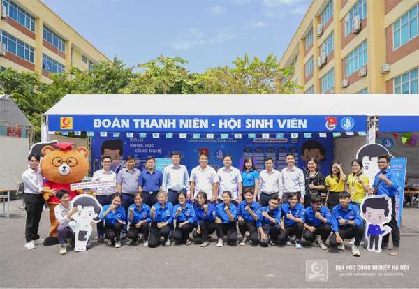 Trường Đại học Công nghiệp Hà Nội đón trên 7.500 tân sinh viên K18 năm học 2023-2024
