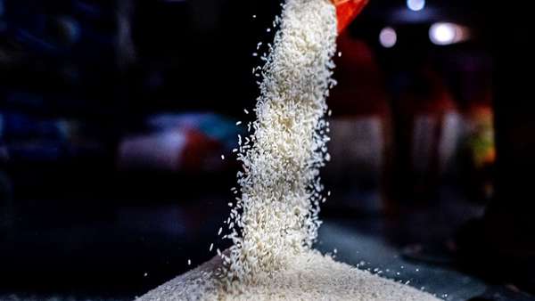 Malaysia hạn chế doanh số bán lẻ gạo và giám sát nghiêm ngặt việc tăng giá