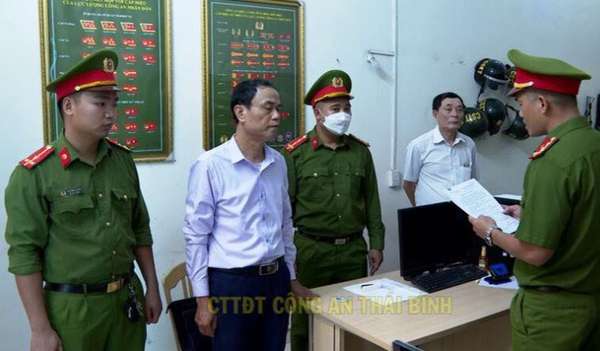 Chủ tịch UBND xã và cán bộ địa chính ở Thái Bình bị khởi tố
