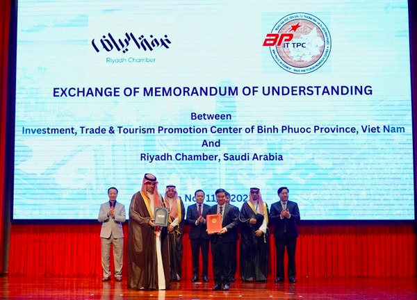 Ký kết văn bản hợp tác giữa Trung tâm Xúc tiến Đầu tư, Thương mại và Du lịch tỉnh Bình Phước và Phòng Thương mại và Công nghiệp Riyadh trong khuôn khổ Diễn đàn