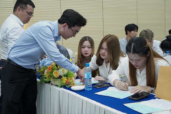 ĐH Nguyễn Tất Thành đón nhận gần 50 tân sinh viên quốc tế nhập học