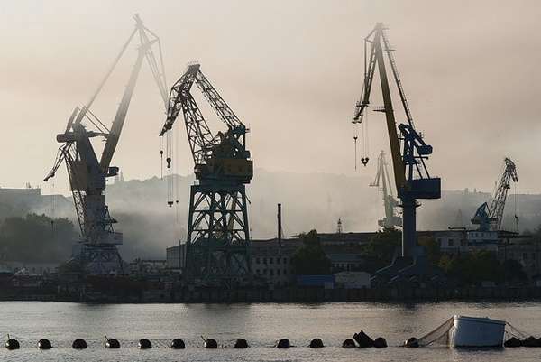Ukraine đã tổ chức một đợt tấn công bằng tên lửa và UAV tự sát nhằm vào cơ sở đóng tàu quân sự của Nga ở Sevastopol.