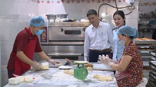Cục Quản lý thị trường tỉnh Thanh Hóa tăng cường kiểm tra đột xuất sản phẩm bánh trung thu