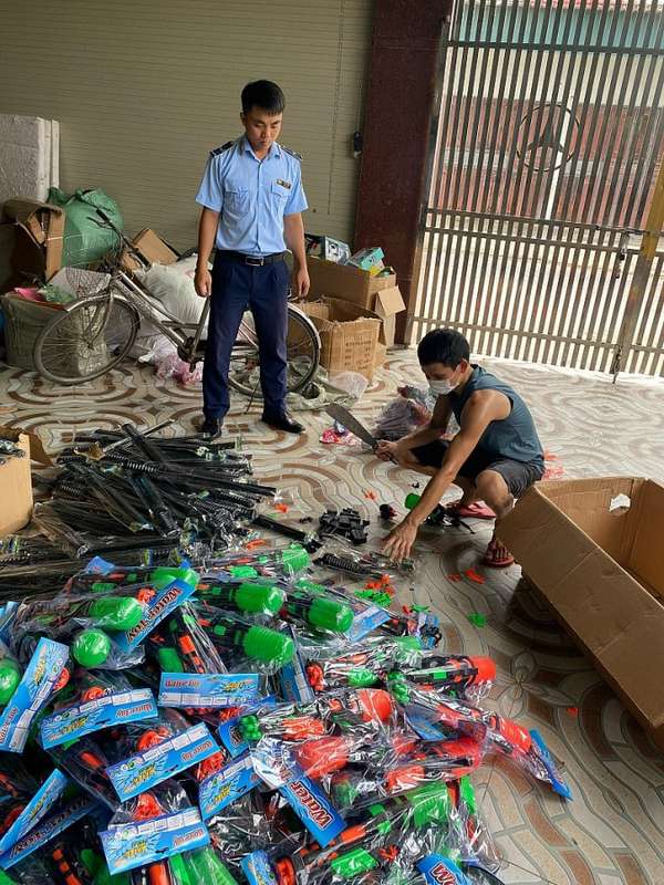 Quản lý thị trường Nghệ An: Tạm giữ hàng nghìn chiếc bánh trung thu không rõ nguồn gốc tại TP.Vinh