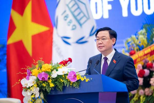 Chủ tịch Quốc hội Việt Nam Vương Đình Huệ phát biểu bế mạc