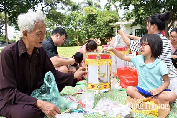 Nghệ nhân Nguyễn Văn Quyền: Thắp lửa hồi sinh đồ chơi Trung thu truyền thống