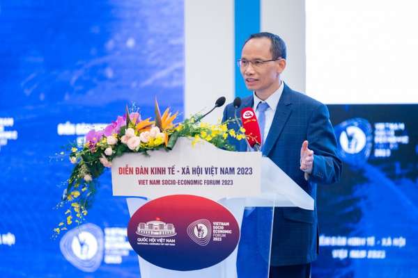 TS.Cấn Văn Lực phát biểu tại Diễn đàn Kinh tế - Xã hội Việt Nam 2023