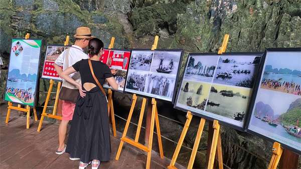 Trưng bày 28 bức ảnh về vịnh Hạ Long tại hang Đầu Gỗ