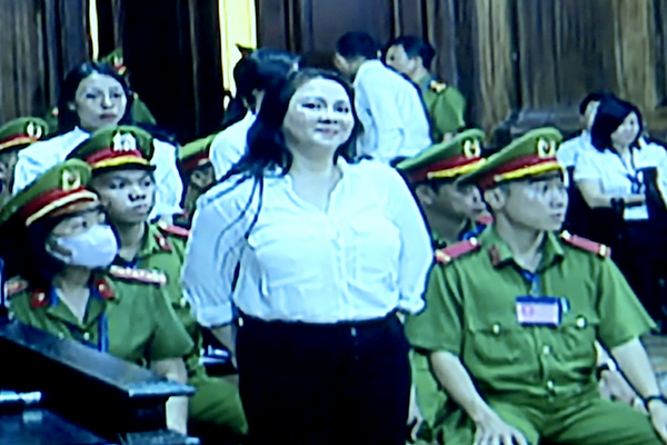 Lý do tòa bác phiên hoãn xét xử bà Nguyễn Phương Hằng?