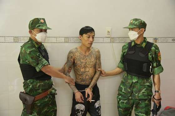 Đối tượng Nguyễn Hồ Ngọc Vinh bị lực lượng chức năng bắt giữ - Ảnh: BĐBP