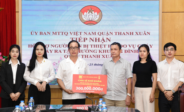  Doanh nhân văn hóa – Tổng giám đốc Vũ Minh Châu đã trao số tiền 300 triệu đồng ủng hộ gia đình các nạn nhân trong vụ cháy chung cư mini tại Khương Hạ, Thanh Xuân, Hà Nội