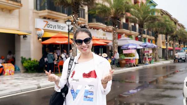 Chị Sunny Phương phấn khởi nhìn thấy du khách khắp nơi đổ về NovaWorld Phan Thiet