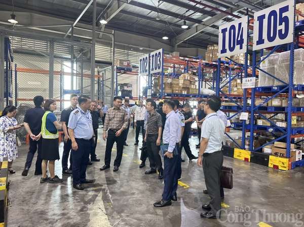 Ban Chỉ đạo 389 Hà Nội: Kiểm tra công tác chống buôn lậu qua cảng hàng không quốc tế Nội Bài