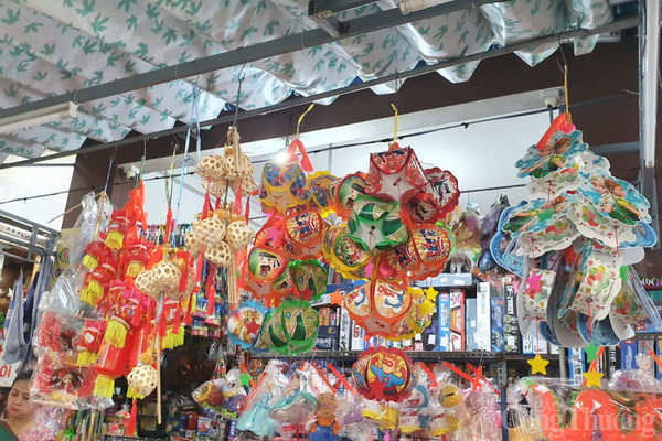 Thị trường trung thu Đà Nẵng: Nơi “đắt khách”, chỗ đua nhau giảm giá