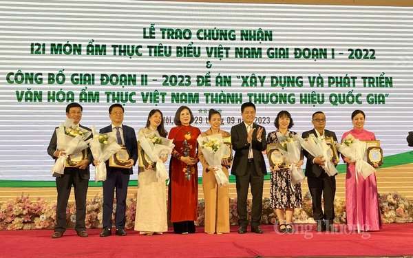 VCCA trao chứng nhận 121 món ẩm thực tiêu biểu Việt Nam