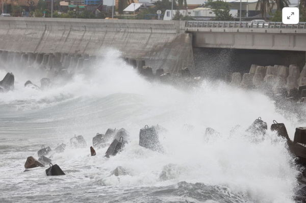 Tin nóng thế giới 24h: Hàng chục binh sĩ bị lũ cuốn trôi; bão Koinu đổ bộ Đài Loan (Trung Quốc)