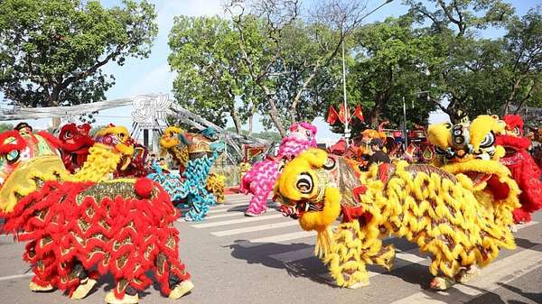 “Mãn nhãn” với Carnaval Thu Hà Nội rực rỡ sắc màu