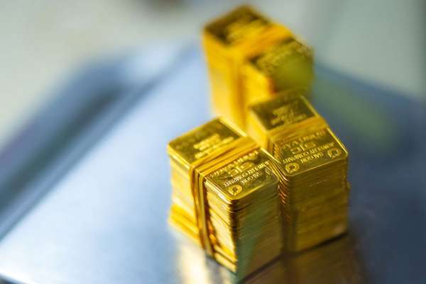 Điểm tin kinh tế - thị trường ngày 15/10/2023: Vàng vượt ngưỡng 71 triệu đồng/lượng; nho Trung Quốc 20.000 đồng/kg ngập chợ