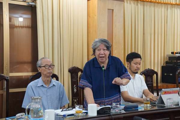 Giáo sư sử học Lê Văn Lan phát biểu ý kiến đóng góp vào nội dung kịch bản khai mạc Lễ hội chùa keo